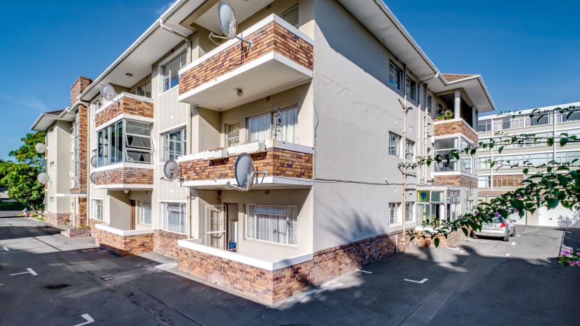 1 Bedroom flat for sale in Plumstead, Cape Town