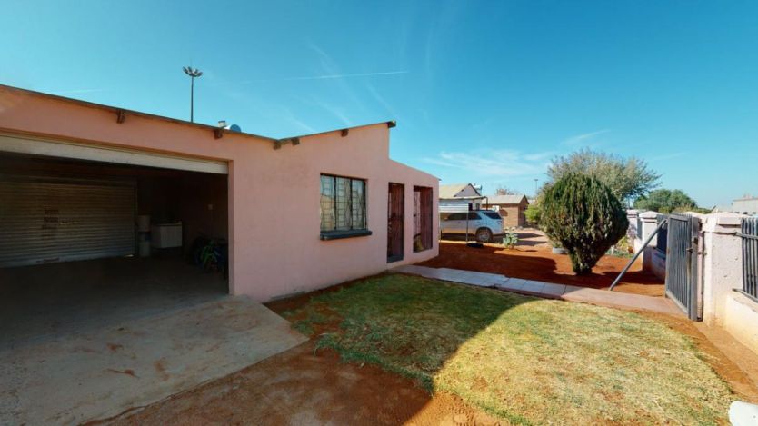 3 bedroom house sold in upington central