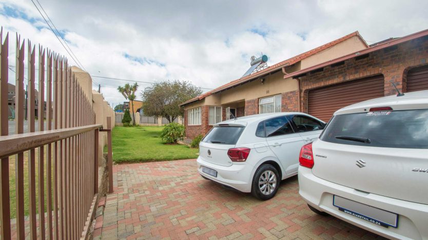 3 Bedroom house for sale in Newclare, Johannesburg