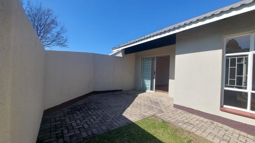 3 Bedroom townhouse - freehold to rent in Secunda