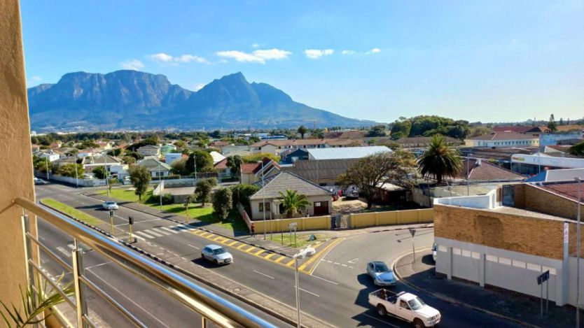 2 Bedroom apartment for sale in Kenwyn, Cape Town