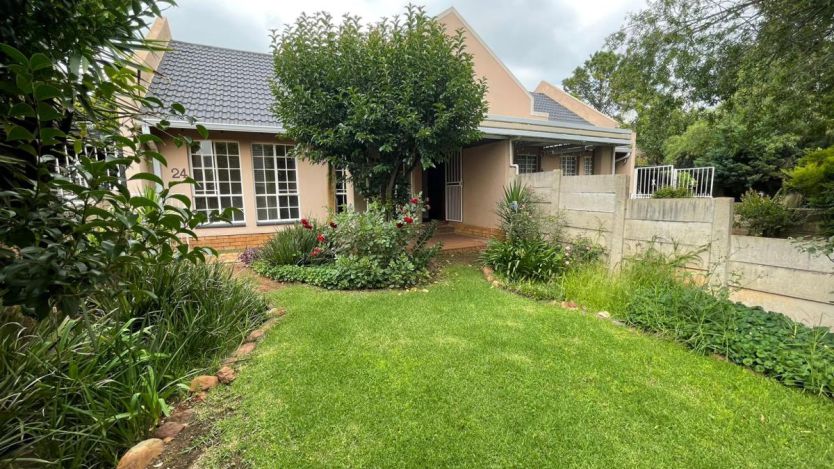1 Bedroom townhouse - freehold for sale in Albertsdal, Alberton