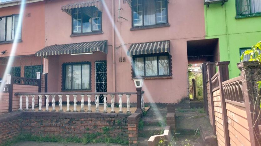 3 Bedroom duplex townhouse - freehold sold in Westham, Phoenix
